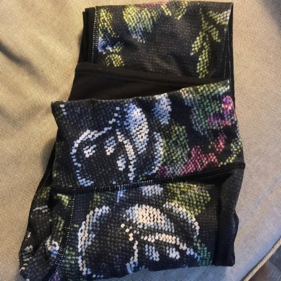 EUC Lululemon Garden Party Leggings (Size 4) - Picture 7 of 8